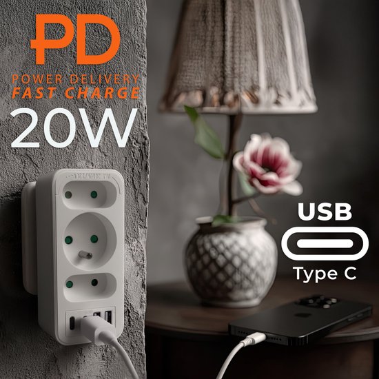 Maclean MCE248 F/W - Stekker - 3-voudige splitter 2x USB-A 2x USB-C - Wit