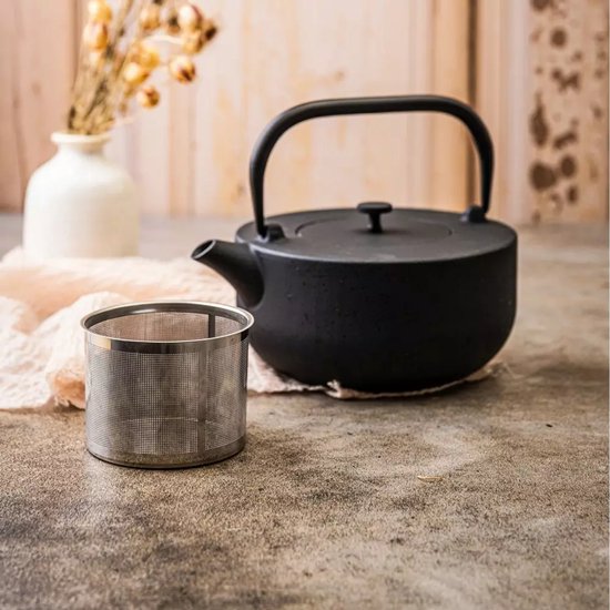 Kinghoff Gietijzeren Theepot met Filter - 1,1 Liter, Hoogwaardig RVS Filter, Comfortabele Handgreep, Traditioneel Design, Zwart -