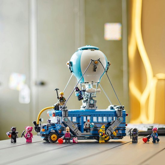 LEGO Fortnite Battle Bus uit de videogame - 77073