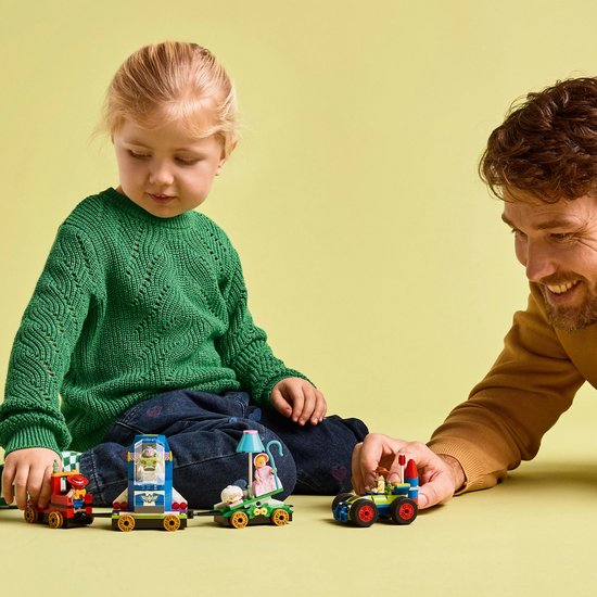 LEGO Disney en Pixar's Toy Story Feesttrein en RC Auto Set - 43264