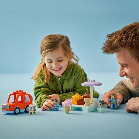 LEGO® DUPLO® Bluey Een IJsje Halen met Bluey - 10458