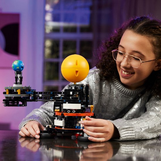 LEGO Technic De aarde en de maan in beweging - 42179