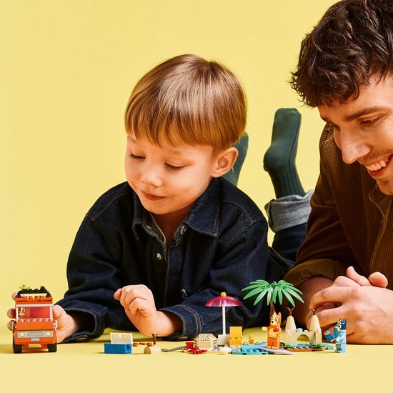 LEGO® Bluey: Bluey's Autorit naar het Strand, Bouwset - 11202