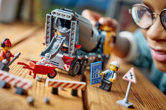 LEGO City Great Vehicles - Cementwagen - 6+ Jaar - Inclusief Figuren
