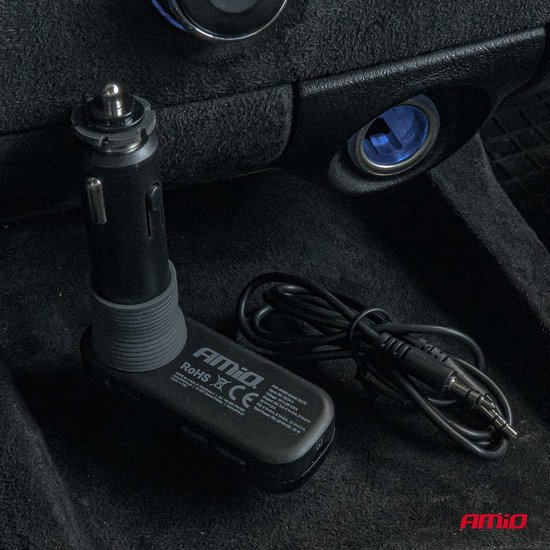 Car FM Transmitter 2×USB-A 1×USB-C microSD 12V 24V – Bluetooth, Hands-Free Bellen en L-vormige Behuizing