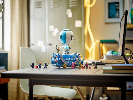 LEGO Fortnite Battle Bus uit de videogame - 77073