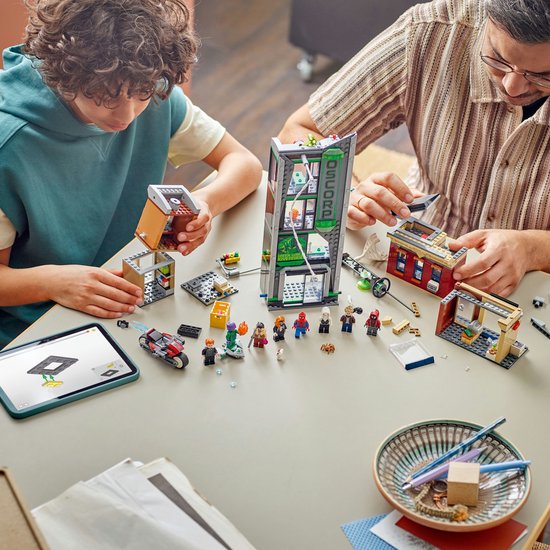 LEGO® Marvel Spider-Man vs. Oscorp - 76324