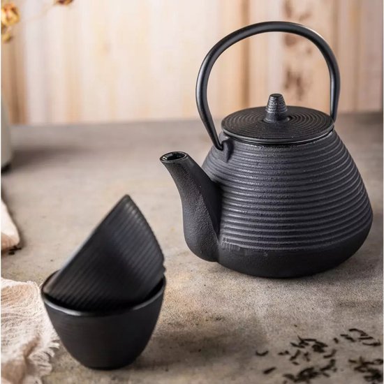 Kinghoff Gietijzeren Theepot 1.0L – Geëmailleerde Binnenkant - Theepot met Roestvrijstalen Filter - Inclusief 2 Kopjes van 115 ml (KH1846) - Capaciteit: 1,0 Liter - Traditioneel Design met Comfortabel Handvat