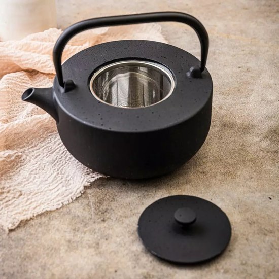 Kinghoff Gietijzeren Theepot met Filter - 1,1 Liter, Hoogwaardig RVS Filter, Comfortabele Handgreep, Traditioneel Design, Zwart -