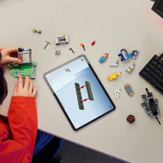 LEGO® Fortnite® Peely en Sparkplugs Kamp - 77075