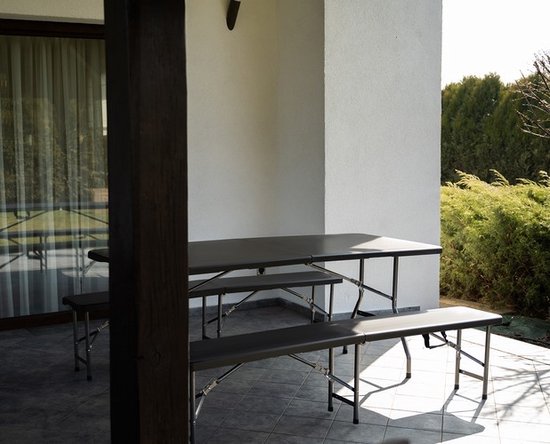 Malatec campingtafel en 2 banken inklapbaar 180 cm zwart - opvouwbaar - picknicktafel - handig voor in de camper of caravan - complete set - cateringset