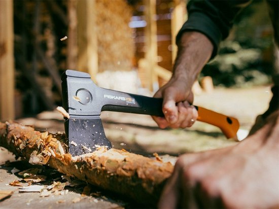 Fiskars X-serie X18 Universele Bijl - Handbijl - Bijl - Hakbijl voor Hout - S