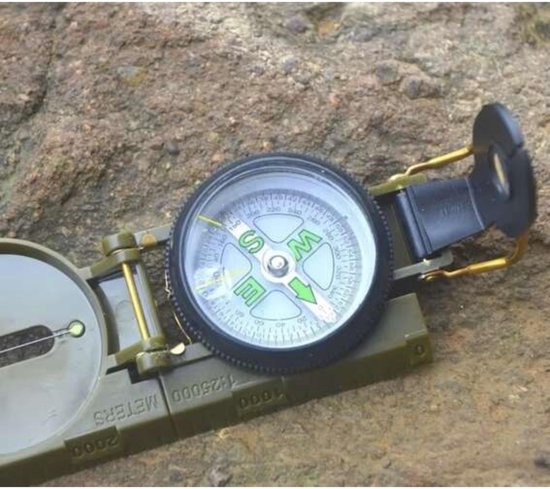 Trizand Militair Kompas: Nauwkeurigheid voor Elke Expeditie