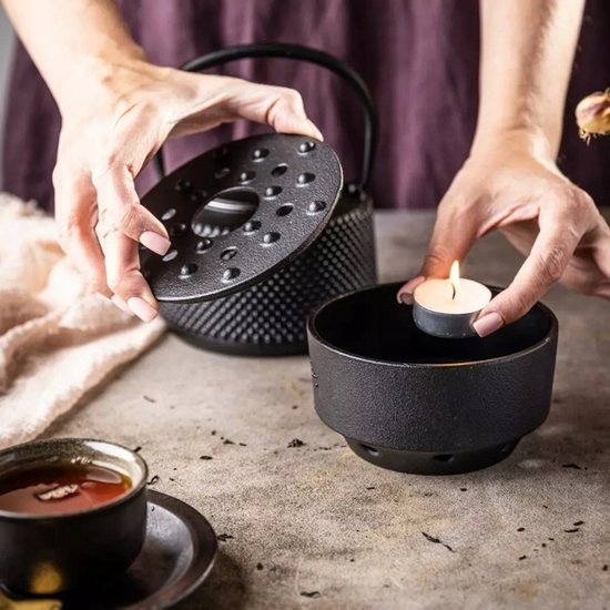 KINGHOFF - Gietijzeren Theeset met Theepot (0,8L), RVS Zeef en Warmhouder - Zwart