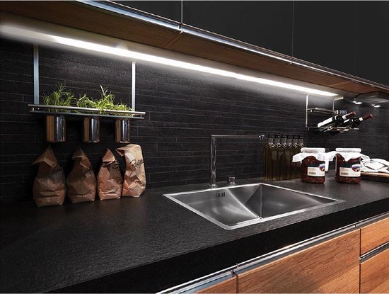 LED-verlichting onder kast + afstandsbediening Maclean Energy MCE245