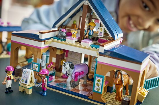 LEGO - Friends 42688 - Paardenstal en Manege