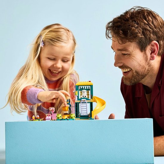 LEGO® Bluey: Bluey en Chloé in de Speeltuin Bouwset - 11201