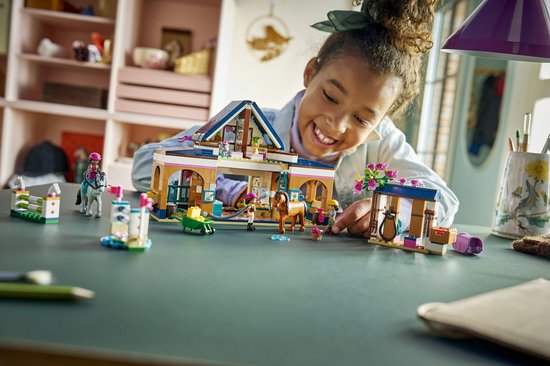 LEGO - Friends 42688 - Paardenstal en Manege