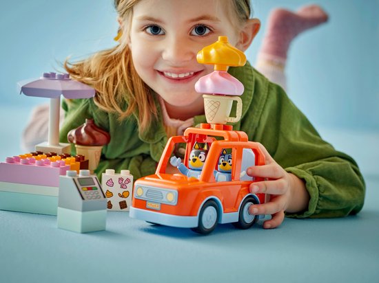 LEGO® DUPLO® Bluey Een IJsje Halen met Bluey - 10458