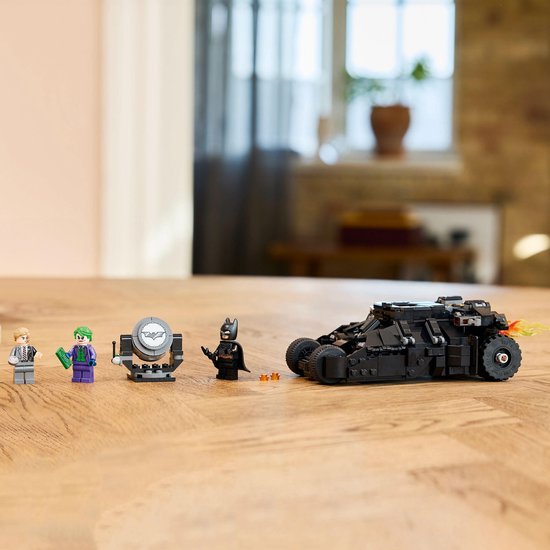LEGO DC Batman™: Batman Tumbler vs. Two-Face™ en The Joker™ - 76303